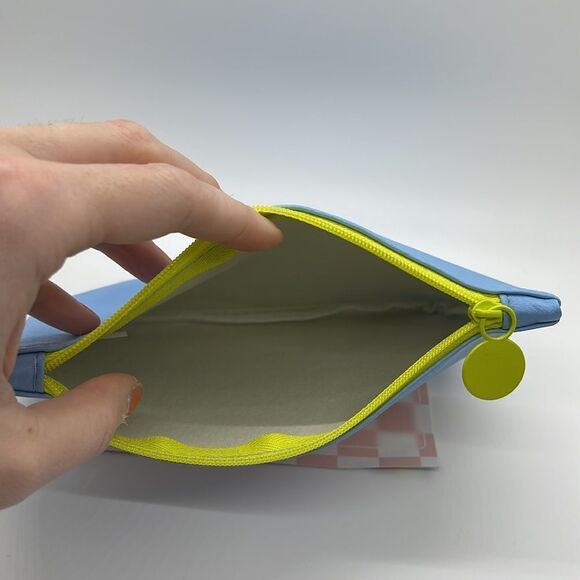 NWT Limited Edition IPSY MARCH 2022 Bag - Picture 4 of 5